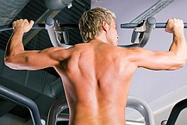Ruckentraining Mit Hanteln Und Geraten Anleitung Moremuscles De